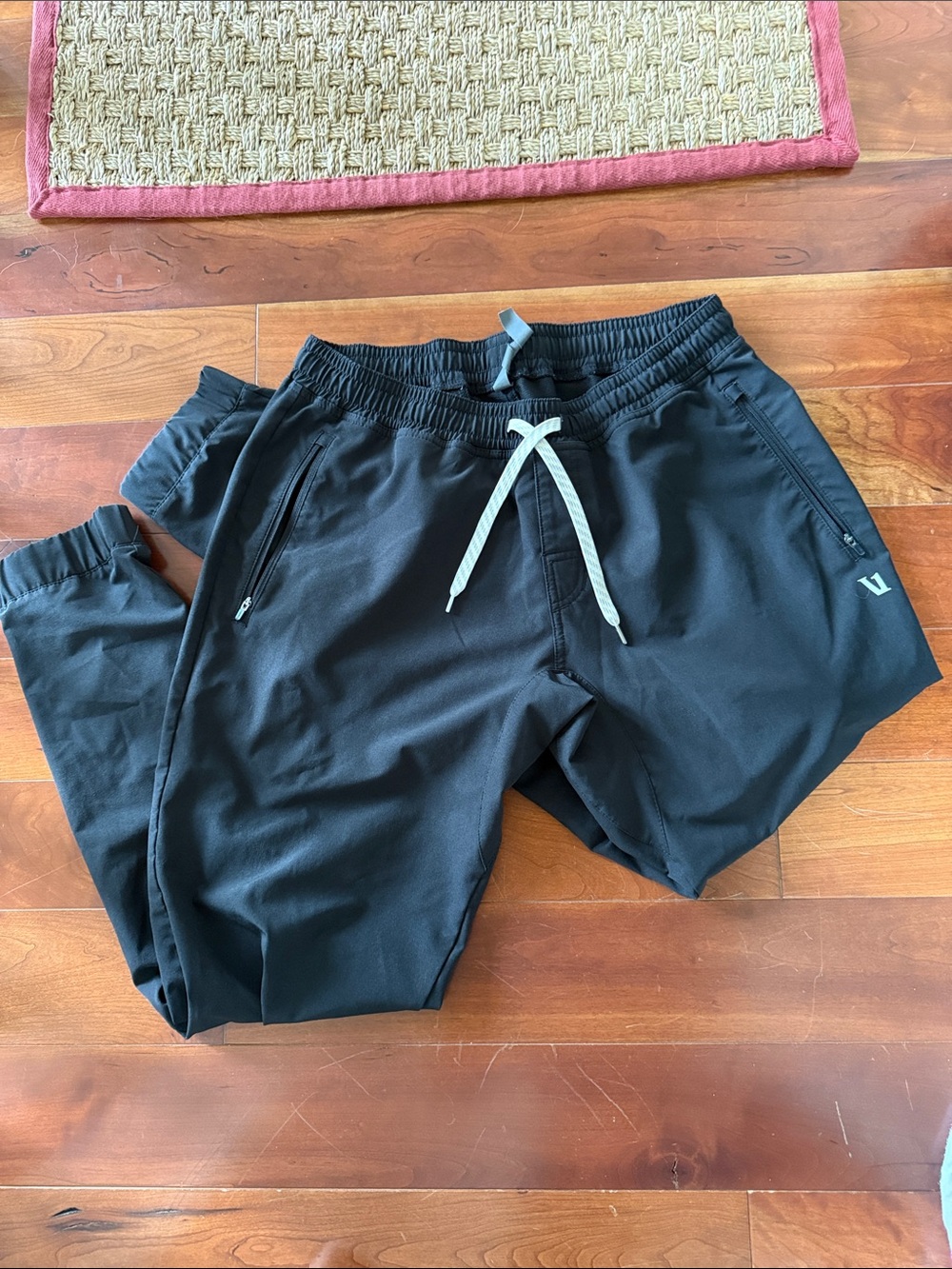 Vuori Mens Black Performance Jogger Pants - size L